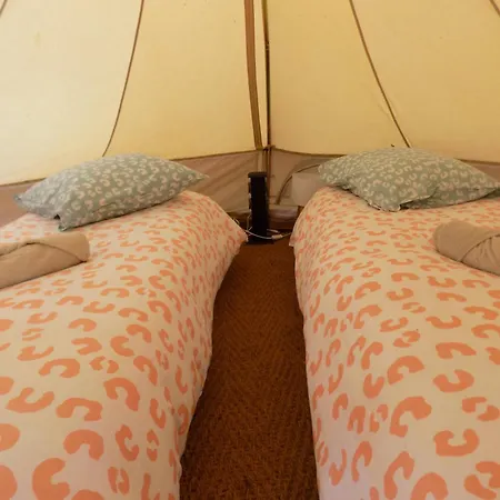 Tente Familiale Au Bord De L'eau *