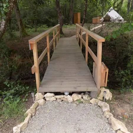 Luxusní stan Tente Familiale Au Bord De L'eau Le Vigeant