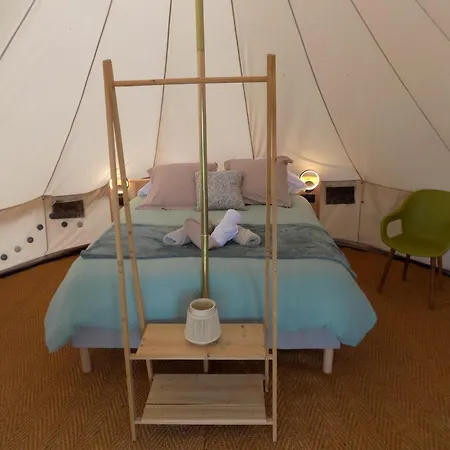 Luxusní stan Tente Familiale Au Bord De L'eau Le Vigeant