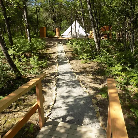 Luxury tent Tente Familiale Au Bord De L'eau Le Vigeant