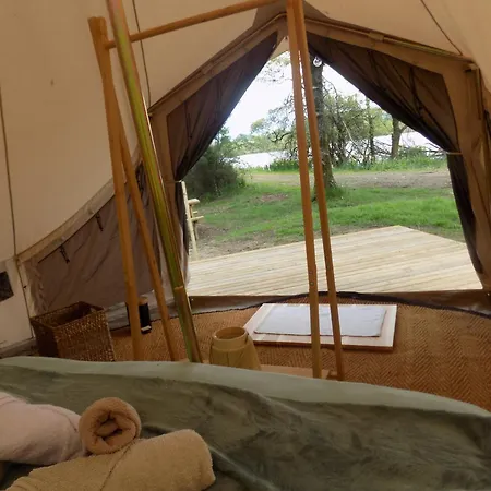 Tente Familiale Au Bord De L'eau * Le Vigeant