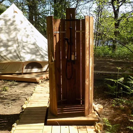 Tente Familiale Au Bord De L'eau Le Vigeant