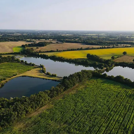 Tente Familiale Au Bord De L'eau
