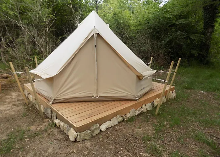 Tente Familiale Au Bord De L'eau Le Vigeant