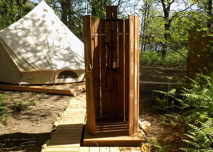 Tente Familiale Au Bord De L'eau Le Vigeant