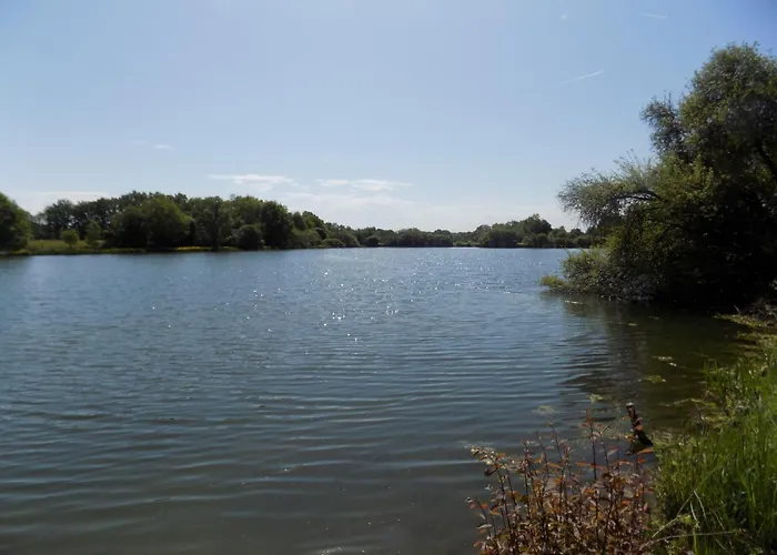 Tente Familiale Au Bord De L'eau * Le Vigeant