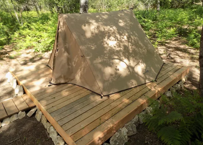 Tente Familiale Au Bord De L'eau Campismo de Luxo Le Vigeant