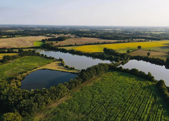 Tente Familiale Au Bord De L'eau